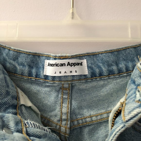 American Apparel lightwash high-waist cuff jean short (26) - Picture 3 of 4